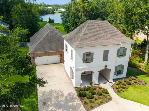 1908 Courtney Ln, Biloxi, MS 39532