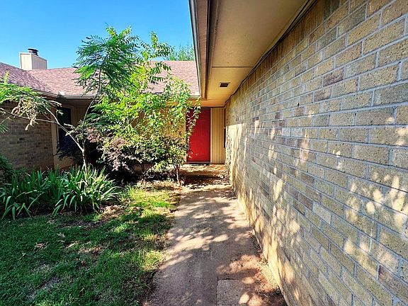 4th image of 6928 Woodlake Dr #6928
