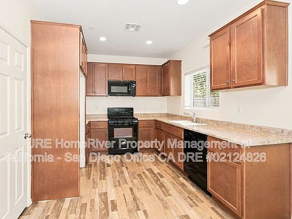 5th image of 223 Dun Blazer Way