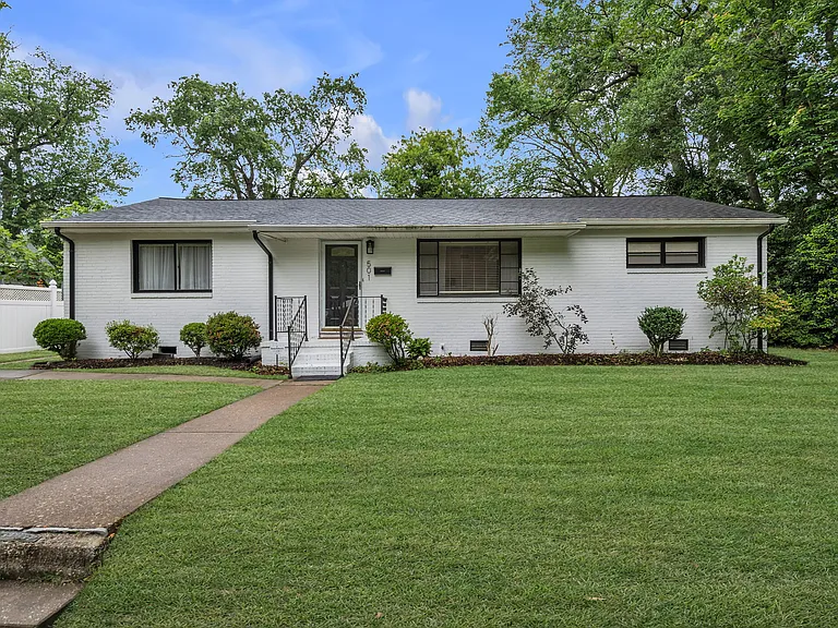 501 Euwanee Pl — Photo 2