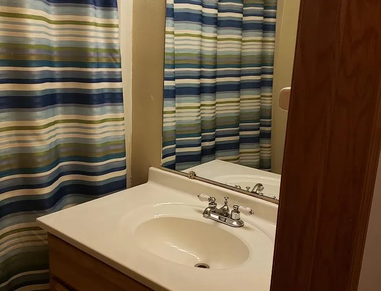 2nd Floor Small Full Bathroom