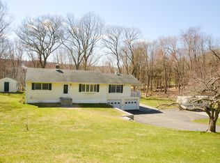 4 Evergreen Rd, Sandy Hook, CT 06482