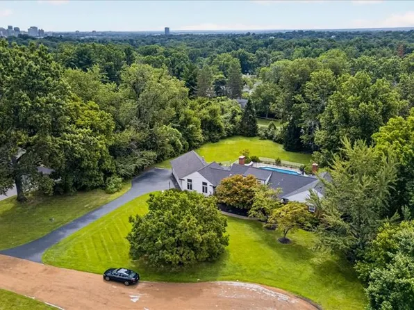 11 High Acres Dr, Saint Louis, MO 63132