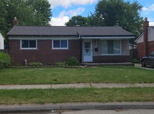 22041 Raymond St, Saint Clair Shores, MI 48082