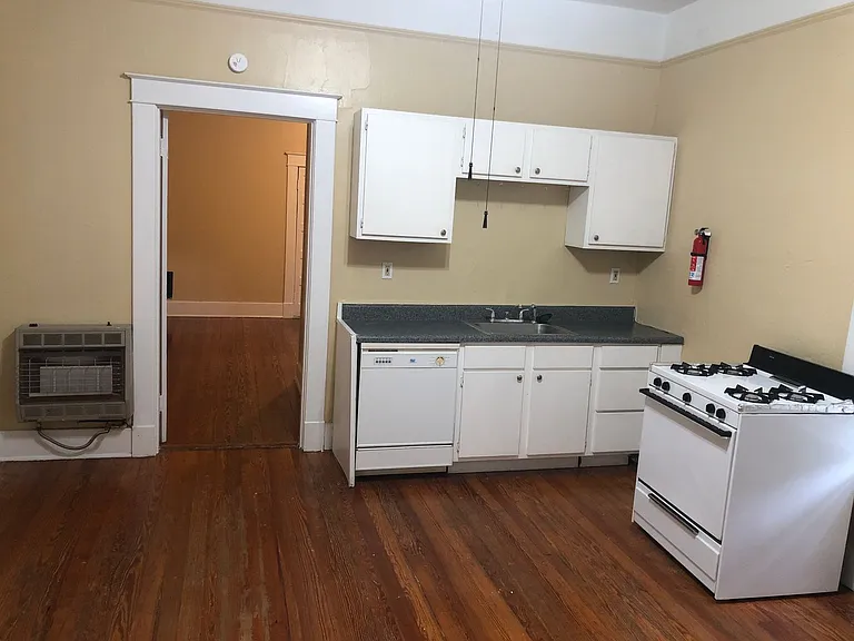 250 N Willett St — Photo 6