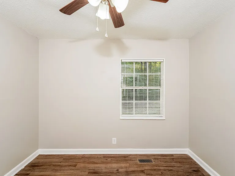 649110_024_bedroom_13262425.jpg
