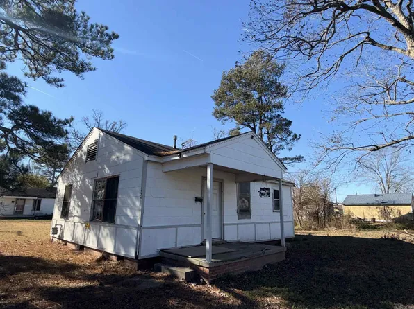 1734 E Circle Dr, Pine Bluff, AR 71603