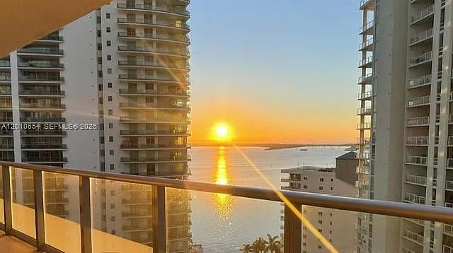 Building Photo - 1300 Brickell Bay Dr #1904