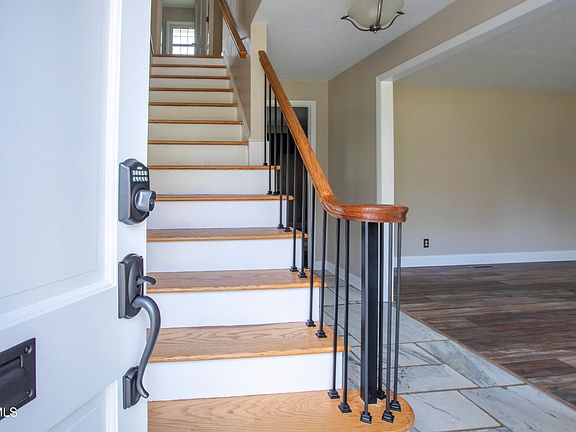 4th image of 118 Belmeade Cir