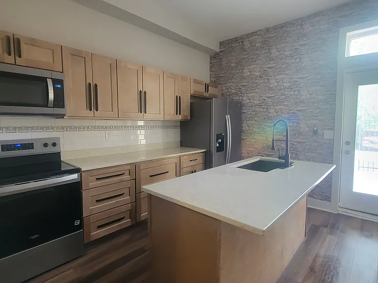 442 Dayton St — Photo 7