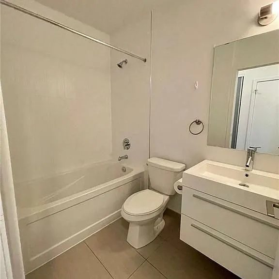 297 College St #1001 — Photo 10