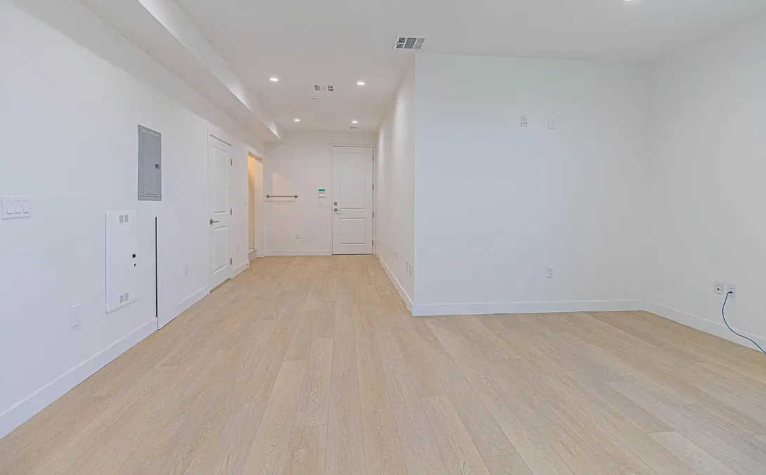 1 bed, 942 sqft, $2,100 — Photo 4