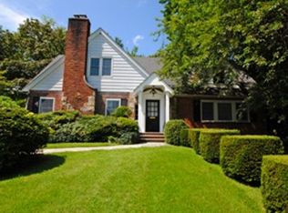 10 Knollwood Rd, Roslyn, NY 11576