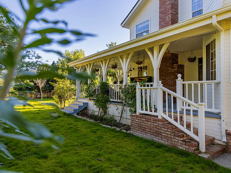 Loma Dr — Photo 30
