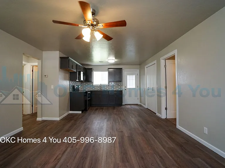 7118 NW 43rd St — Photo 2