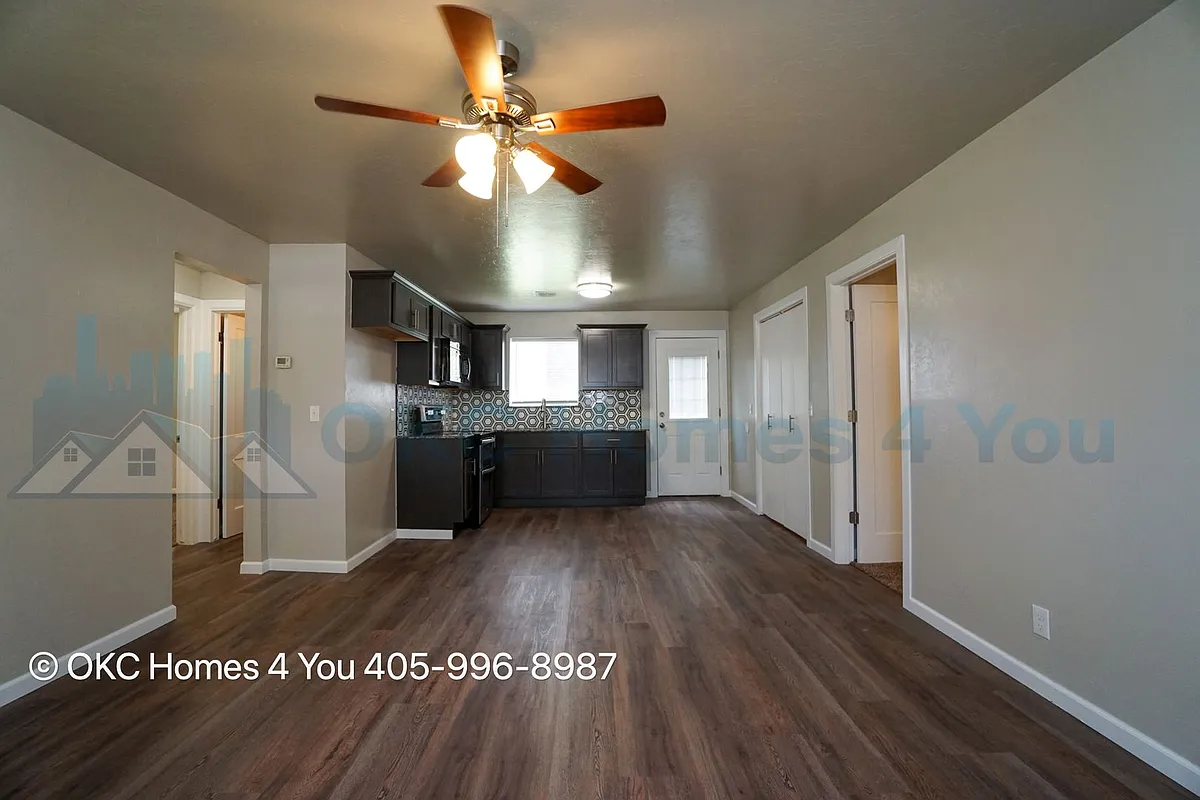 Building Photo - 7118 NW 43rd St