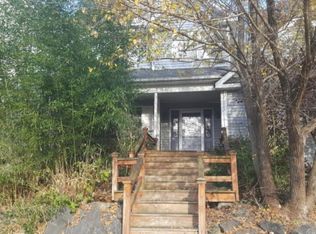 320 Edgemont Rd, Stroudsburg, PA 18360