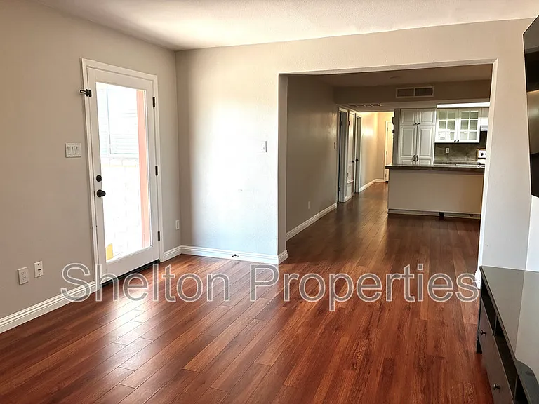 523 E Malibu Dr — Photo 11