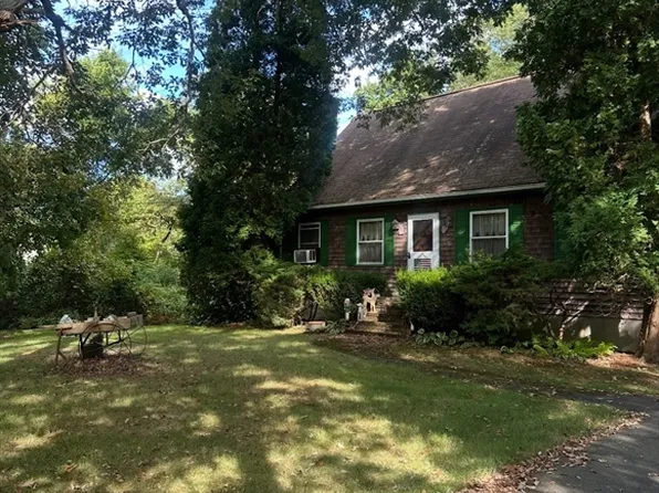 19 Burt St, Berkley, MA 02779