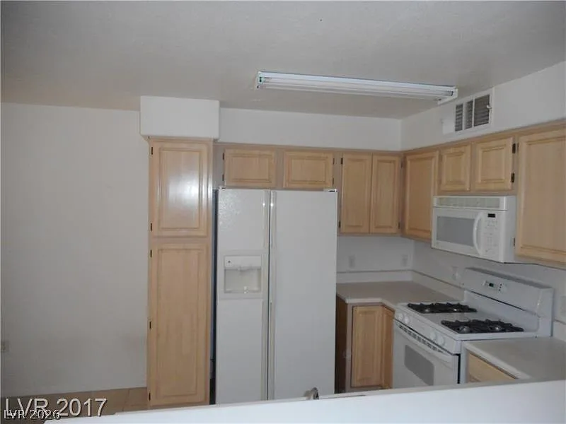 2 bed, 2.0 bath, 1029 sqft, $1,300 — Photo 3