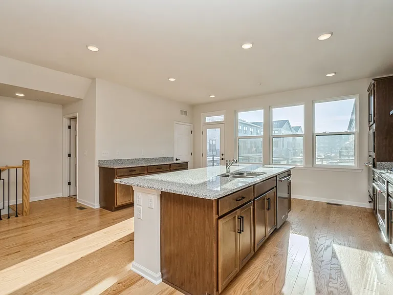 103 Vaughn Dr — Photo 8