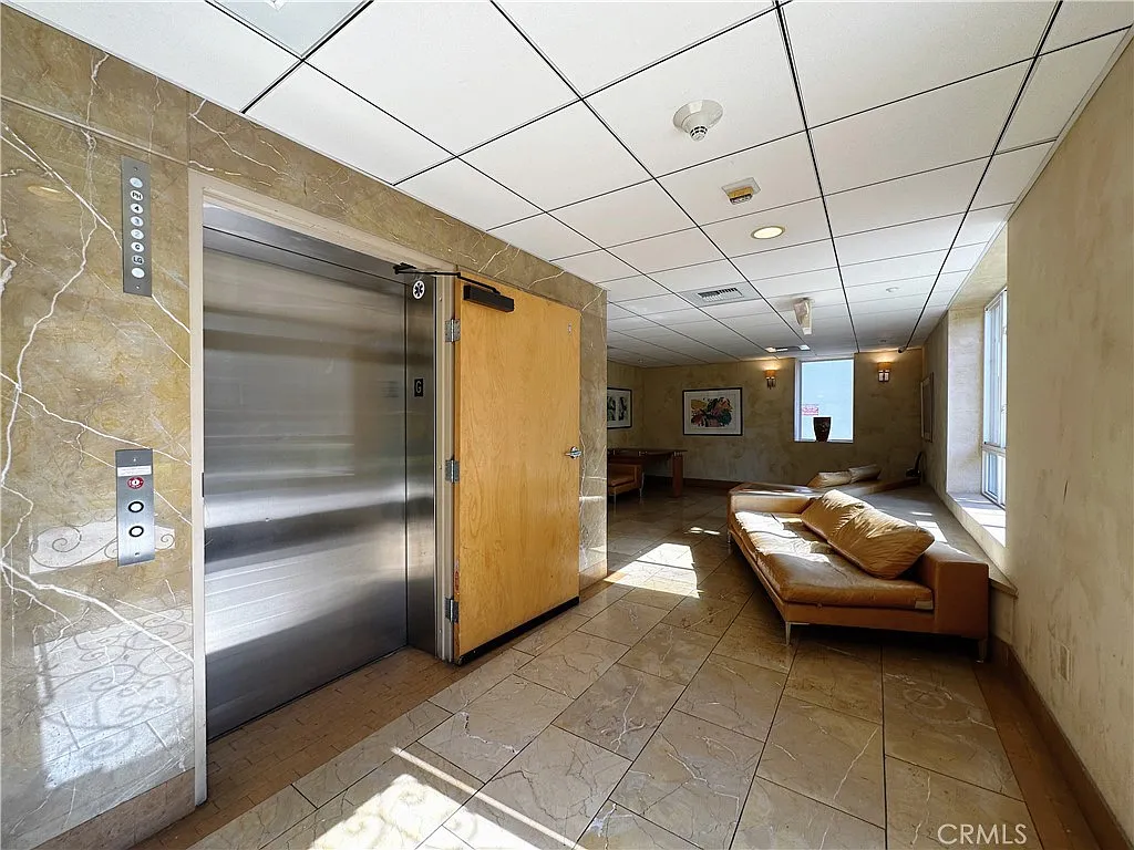 2 bed, 1336 sqft, $4,150 — Photo 2
