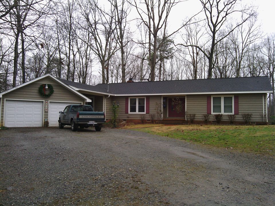 1st image of 902 Wildwood Dr