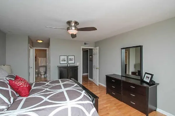 211 Hillsboro Pl — Photo 11