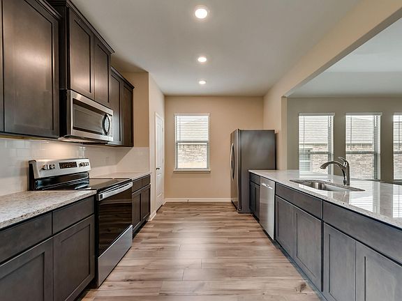 4th image of 314 Golden Sands Ln
