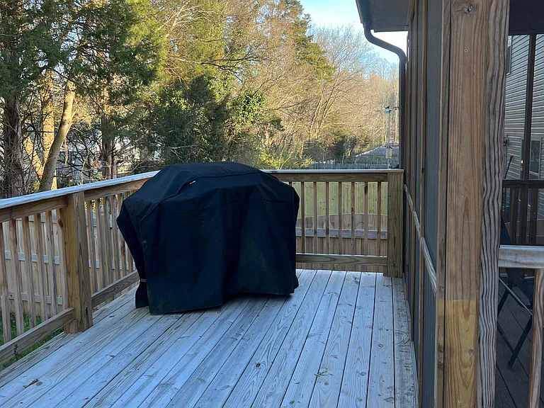 1616 Silver Spur Ln — Photo 10