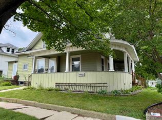 109 E Rapp St, Mount Carroll, IL 61053