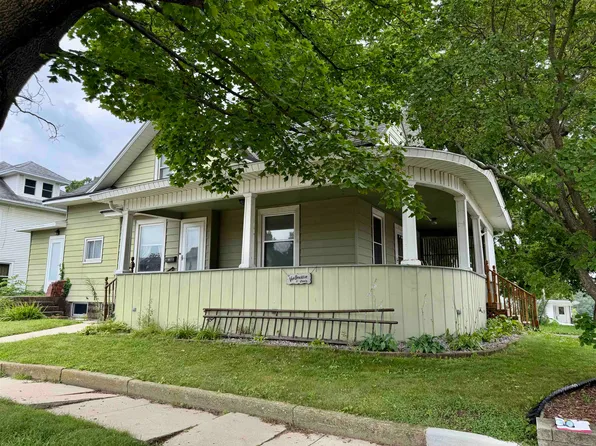 109 E Rapp St, Mount Carroll, IL 61053