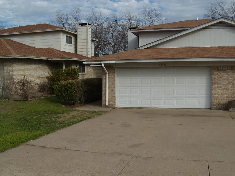 129 Allencrest Dr — Photo 2