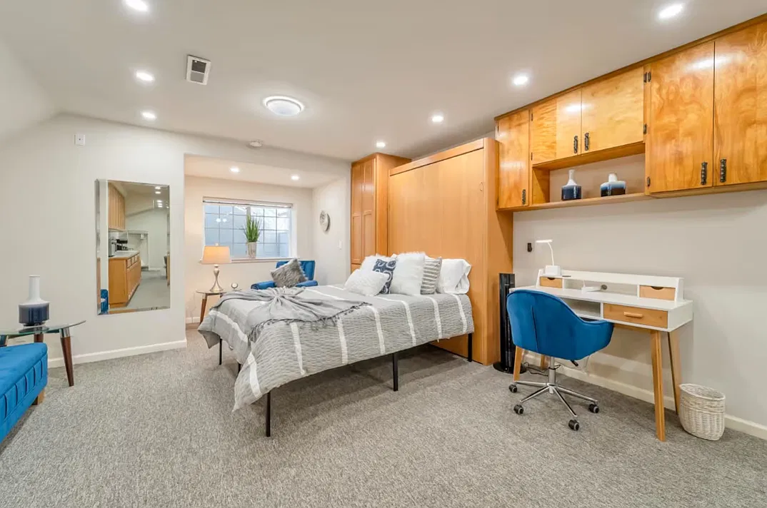 Furnished Studio Next to SCU — Photo 3