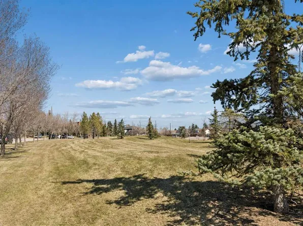 8011 E Huntington St NE, Calgary, AB T2K 5B8
