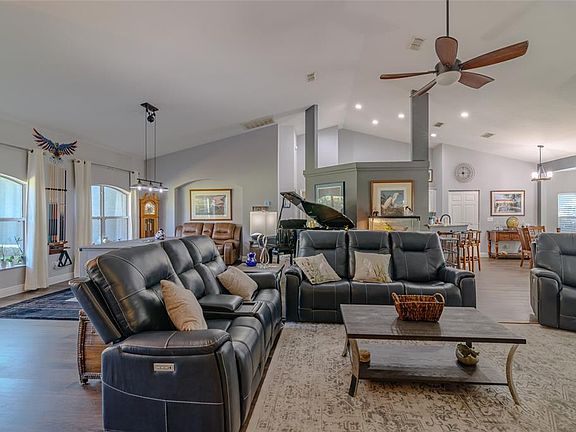 4th image of 18417 SW 66th Loop