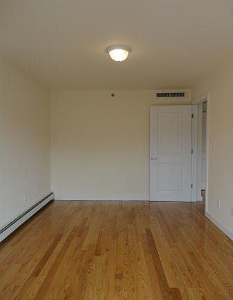 4th image of 3132 38th St APT 2A