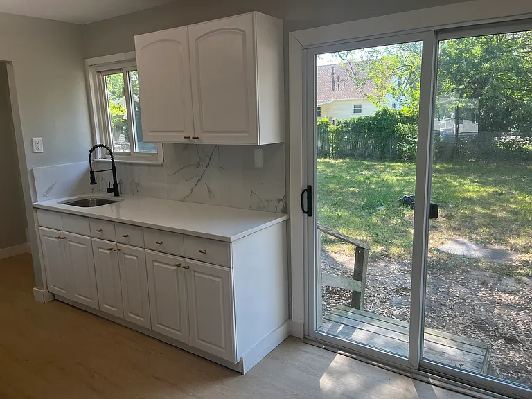 1006 Mercer Dr — Photo 2