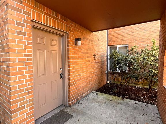 2nd image of 11307B NE 49th St #0