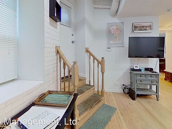 3rd image of 4608 N Hermitage Ave #4612