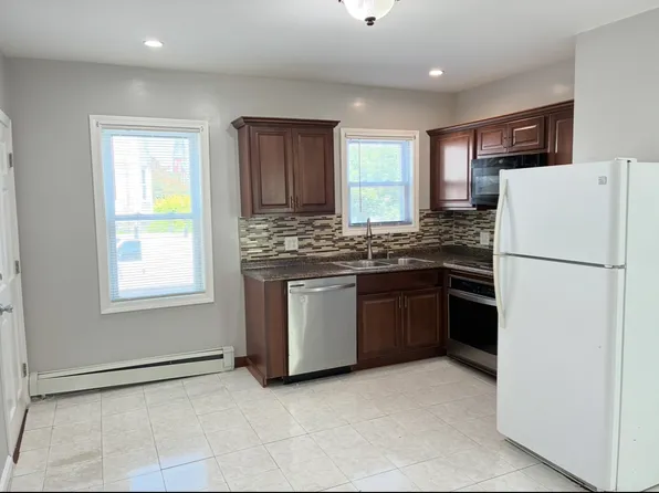 (undisclosed Address), Pawtucket, RI 02860