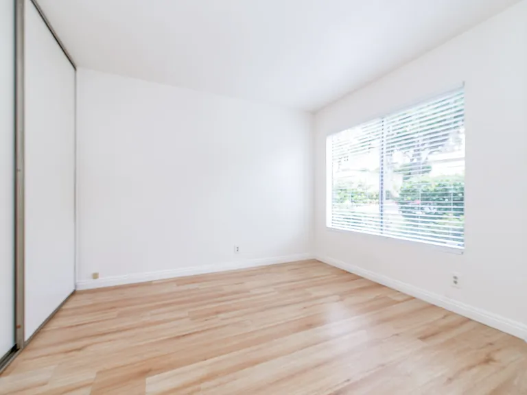 23767 Highland Valley Rd — Photo 5
