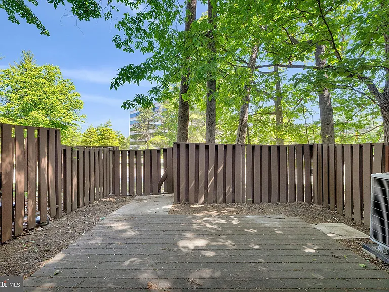 2202 Southgate Sq — Photo 19
