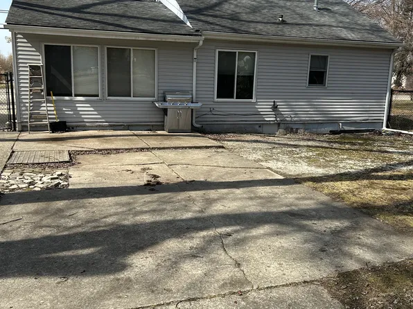 2118 Milverton Dr, Troy, MI 48083