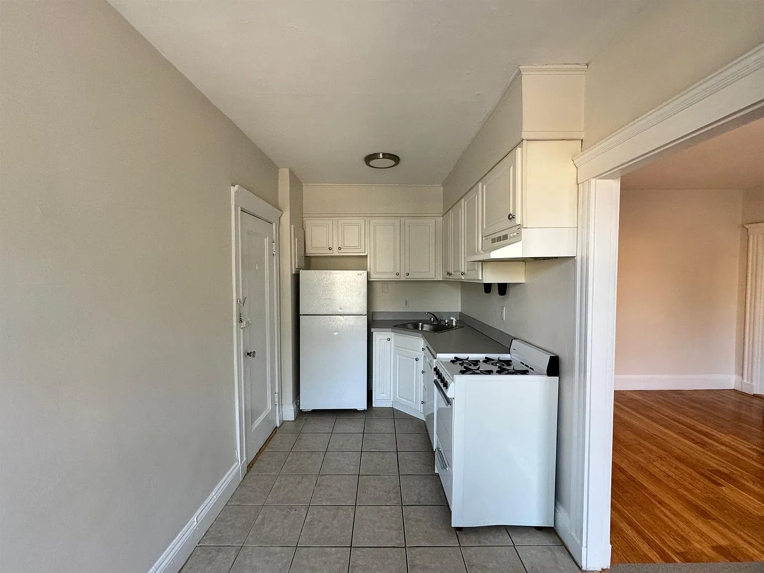 1 bed, 550 sqft, $2,600 — Photo 2