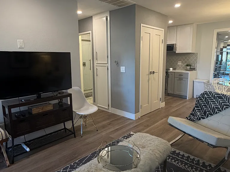 2801 N Los Felices Cir E — Photo 4