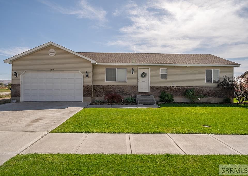 1st image of 3092 E Larson Dr