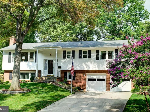 8327 Orange Ct, Alexandria, VA 22309