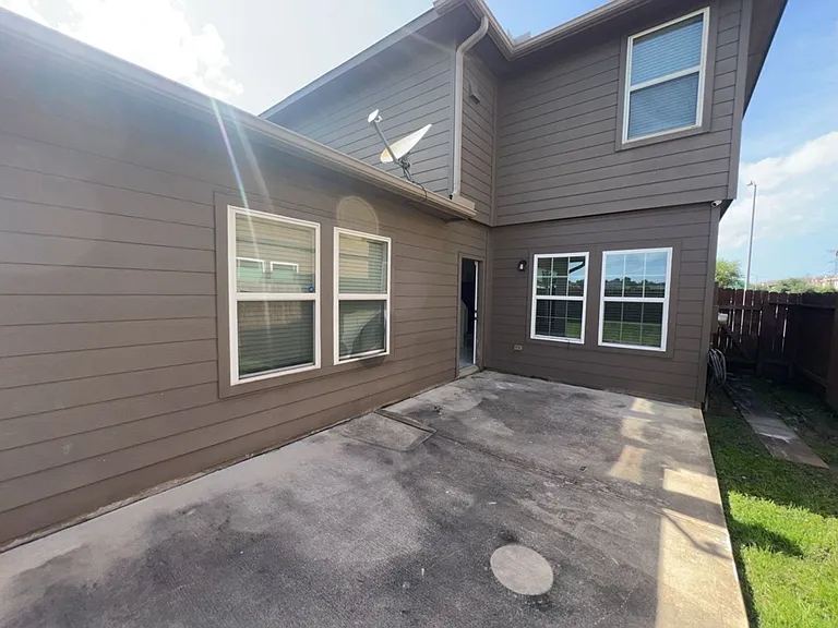 3238 Elisa Springs Ln — Photo 20