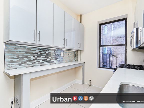 5th image of 1621 Park Pl #3F